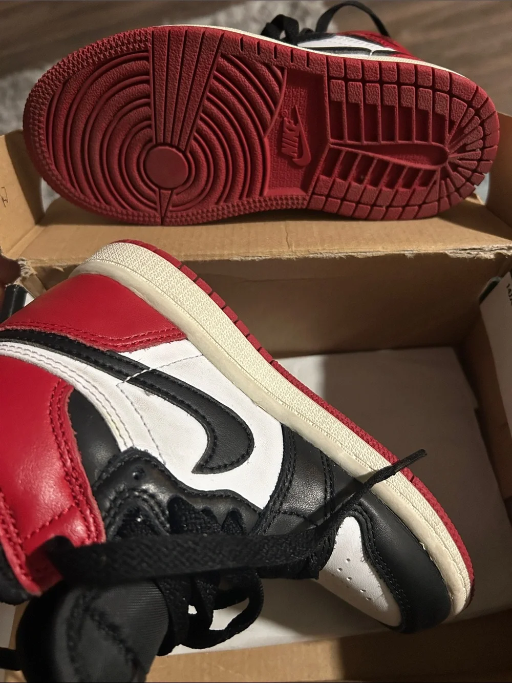 Jordan Kids High-Top Sneakers in Red, Black & White 1s